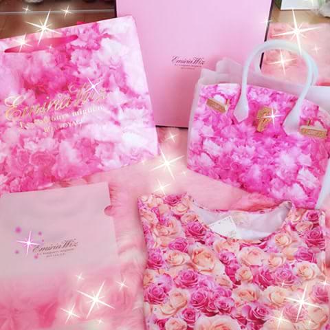 bell_tsm's tweet photo. Karena ku wanita.. #Fashionista #TokyoStyle #Harazuku #Shibuya #Pinkylecious #PINK_is_WIN #EmiriaWiz #ShabbyFlortist https://t.co/yGHLQJqer7