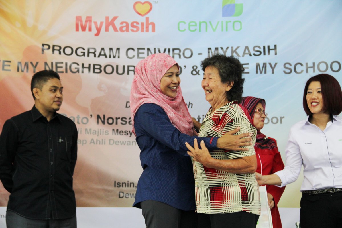 cenvirogroup's tweet photo. YB Dato' Norsabrina Mohd Noor, MP Bandar Baharu Kedah launched the Cenviro MyKasih food aid program in Serdang, Kulim Kedah earlier today. https://t.co/M1obxIDdtN