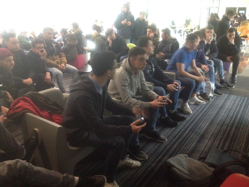 H_deBellevue's tweet photo. Le tournoi FIFA de retour au Foyer @LyceedeLaSalle.
Que les meilleurs gagnent... https://t.co/UCRbfjhiSE