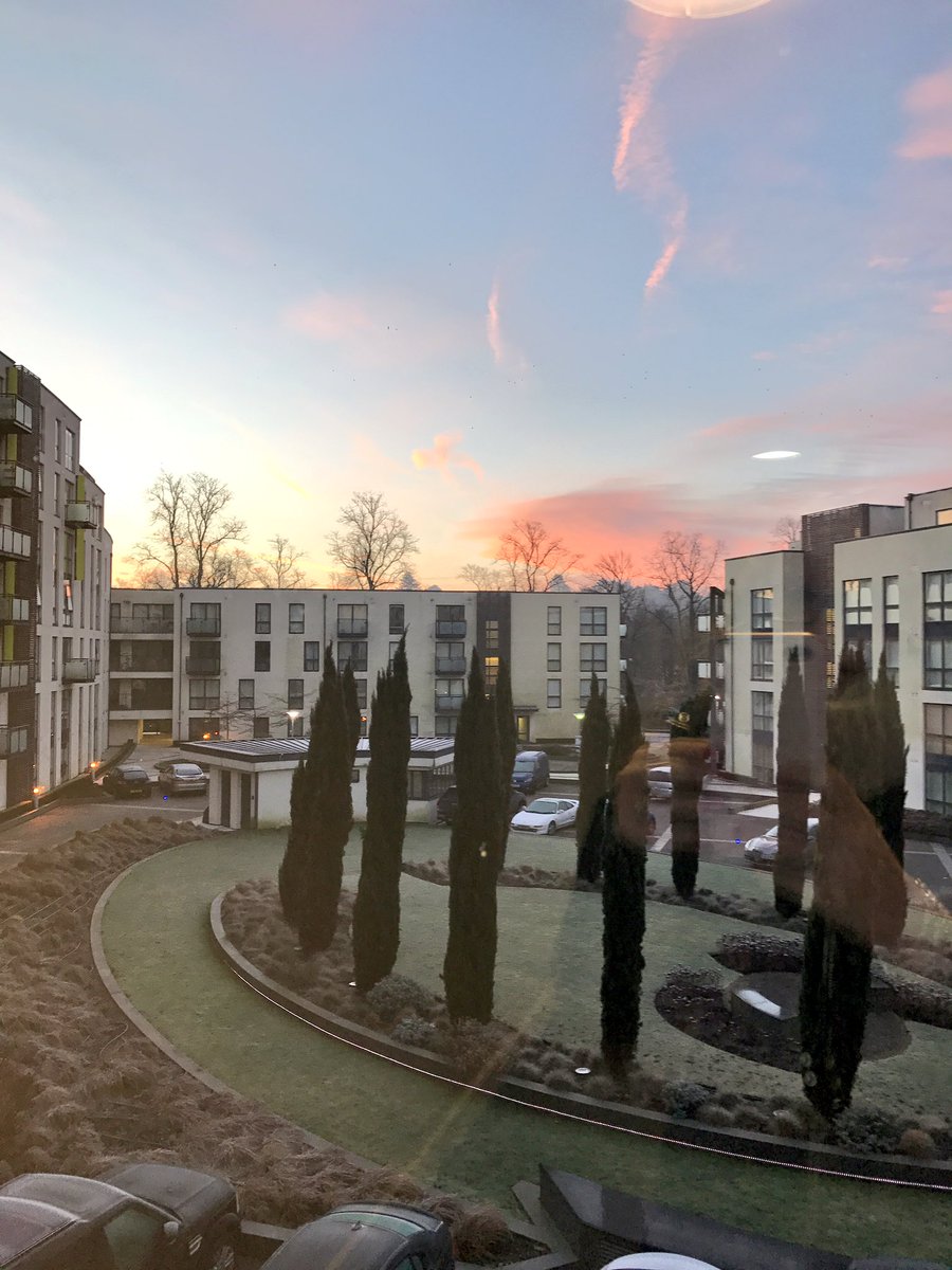 zbraddockphoto's tweet photo. Beautiful winter morning in #Birmingham #winterskies #photography #photos #morningskies #photooftheday #lookstthatsky #redskyinthrmorning ❄️ https://t.co/OkAShwzsLX