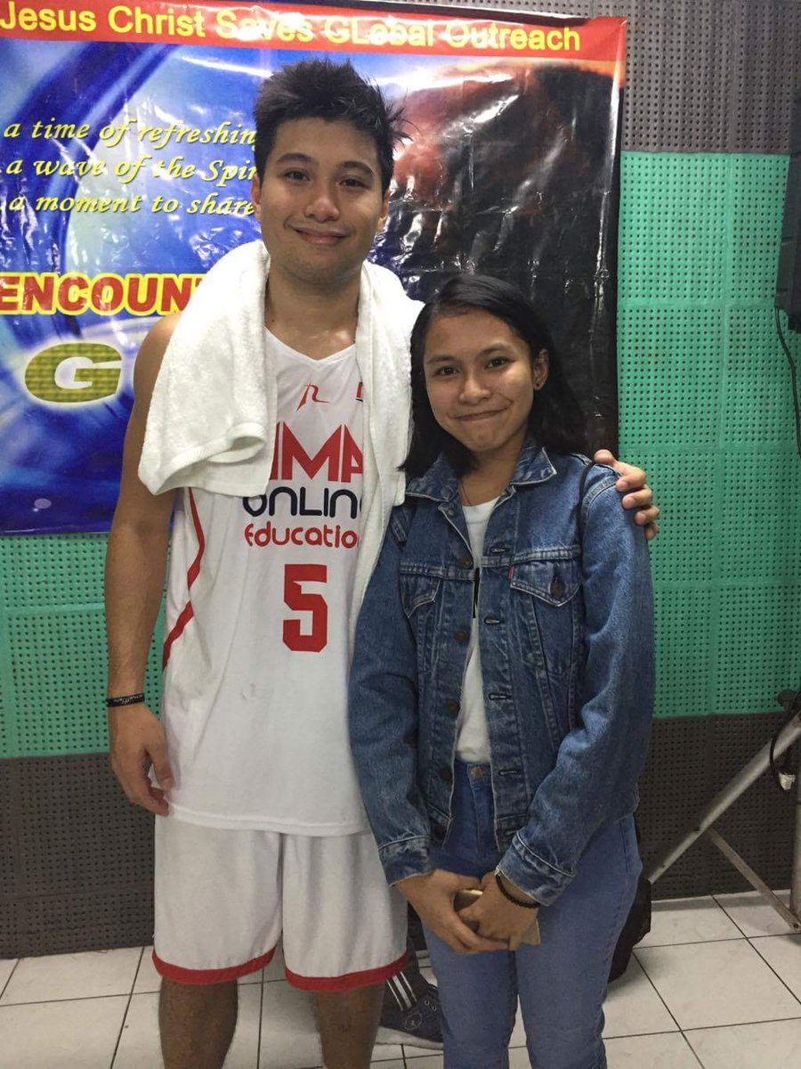 markvelousjin's tweet photo. At long last. I finally had the chance to take a pic with you @juamitiongson :) Great game earlier. Congrats! #MagicTiongson05 #AMAbelieve https://t.co/jSpSycdkzf
