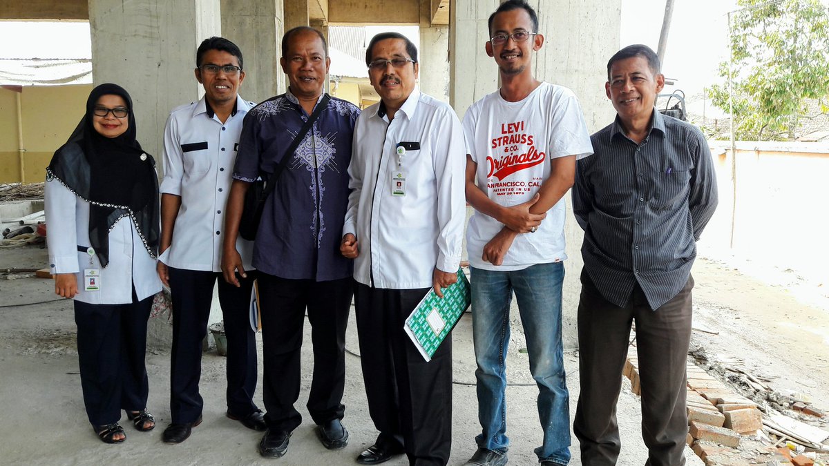 Armantirta's tweet photo. Pa dirut rssn 🏥 saia pakek kaos😆😅🌋🗻 #rssnbukittinggi #padangsumbar #bukittinggikota https://t.co/7l8NdJcLCJ