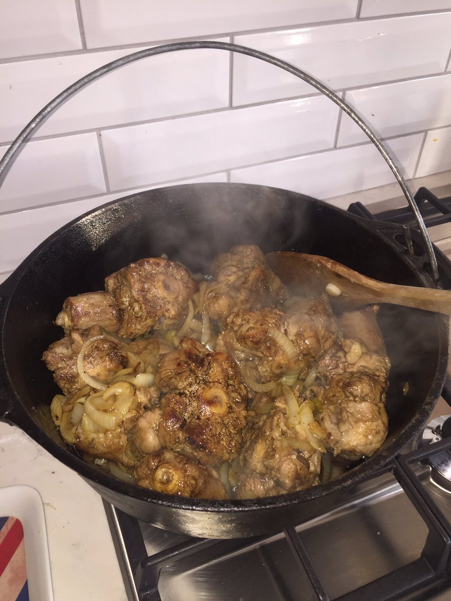 CorneBurger3's tweet photo. Made my favorite yesterday...#oxtail #homecooking @BidfoodSA Chef's Classic Oxtail https://t.co/p25J4mFzly