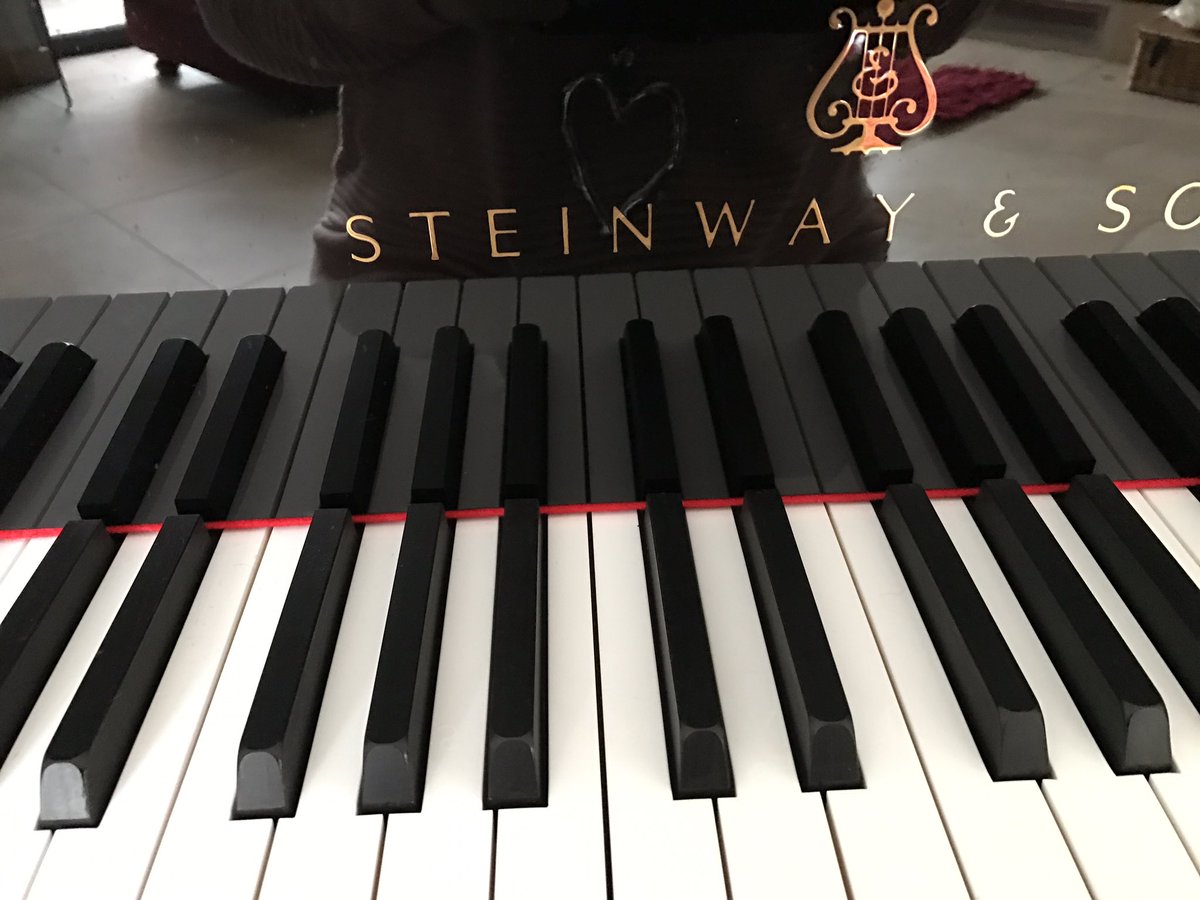 vivschreibke's tweet photo. Five days of no piano 
#fingerinfection so good to be back plAying https://t.co/uJsTooHuQ5