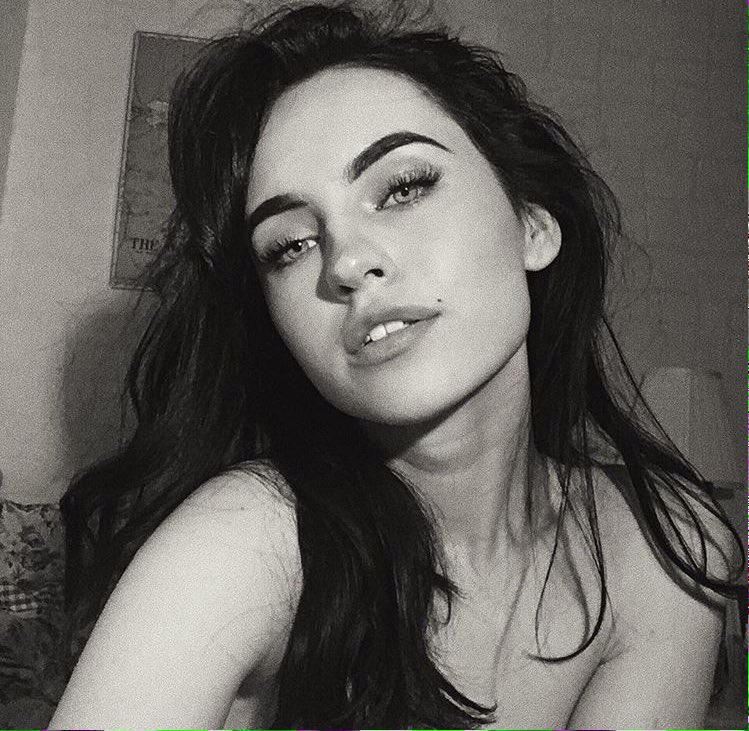 rpgzew's tweet image. - Inconnue
- Emily
- 20 ans
- Survivante, Amérique
- Bisexuelle
- @rpwemily_