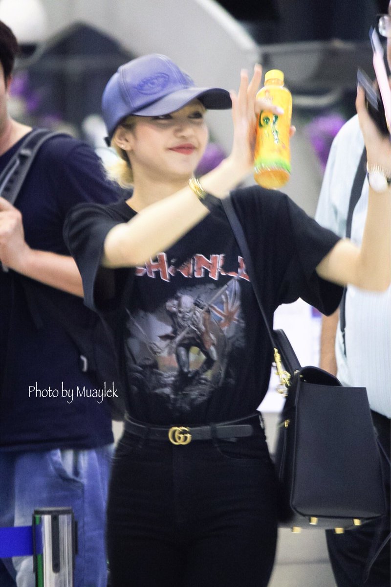 muaylekbp's tweet photo. บ้ายบายน้าาาาา #LISA #BLACKPINK #ลิซ่า https://t.co/eJZb3BbRhC