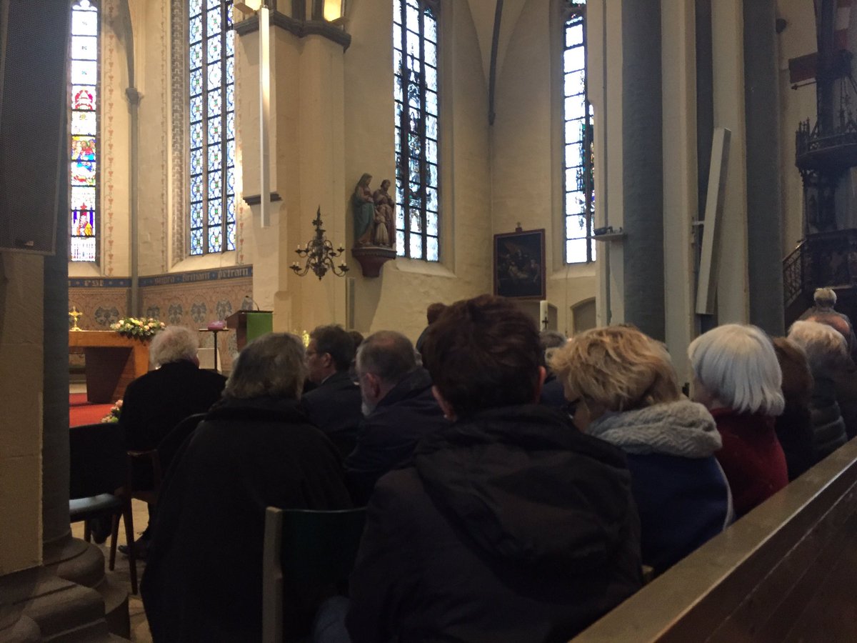 ilseduursma's tweet photo. Boekpresentatie @anselmgrun en #TonSchulten in #Ootmarsum. Het geheim van de weg. https://t.co/nbUfs1UDWe