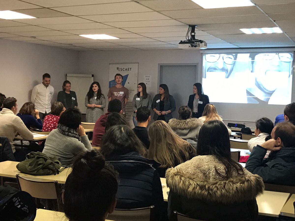 ESCAET's tweet photo. Nos étudiants sont au top ! Présentation des formations ESCAET par de formidables ambassadeurs 🤗 #JPOESCAET https://t.co/MbJD3zkPzn