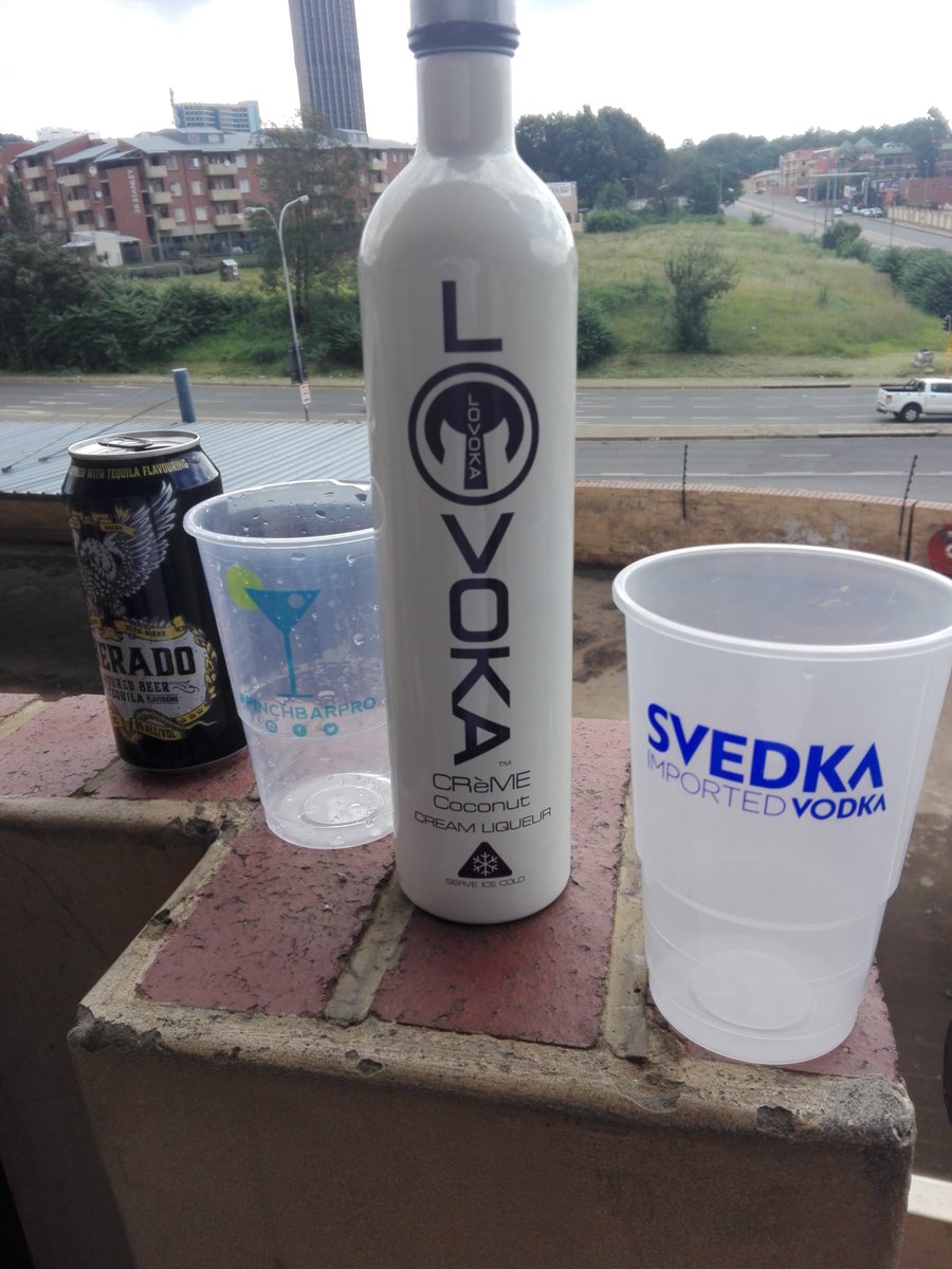 KhutsoSelete's tweet photo. Big S/O to @pinchbarpro @lovoka_ @svedka @beliberado @vowfm @Witssrc What an awesome week! God is Good #Oweek17 https://t.co/lGns45xfBT
