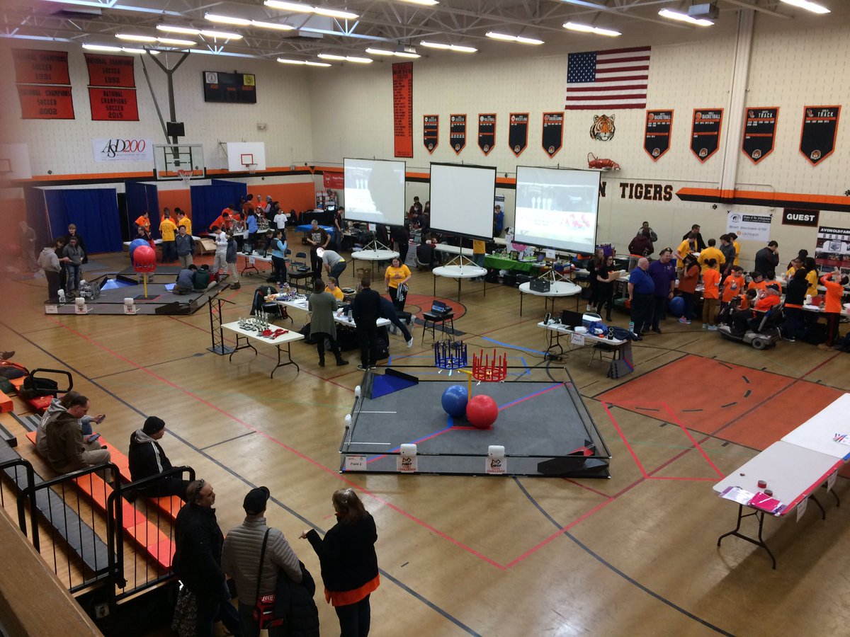 CleverTrevor06's tweet photo. Things are underway here at the #ctftc West Hartford qualifier at The American School for the Deaf. #omgrobots https://t.co/ZNpF4sjAdu