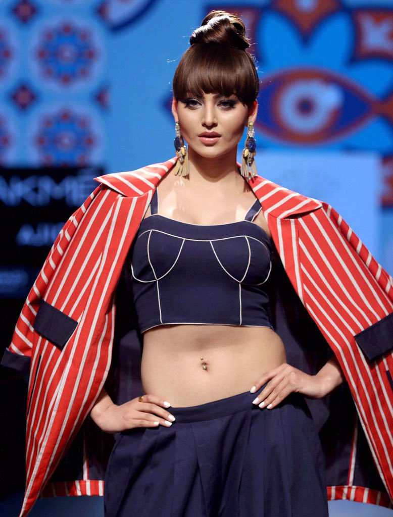 MissKyra12's tweet photo. .@URautelaForever walks the #LakmeFashionWeek ramp for #raraavis by #SonalVerma https://t.co/AeXxyrLySK