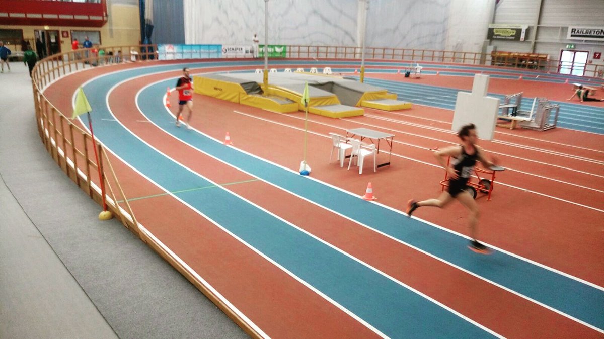 pattex42's tweet photo. 1.Platz #Landesmeisterschaften 3.000m in 9:42,9 Min. Taktisch sehr stark.Danke an meine Unterstützer auf der Tribüne <3 #sportforum #running https://t.co/laTpgFpEVN
