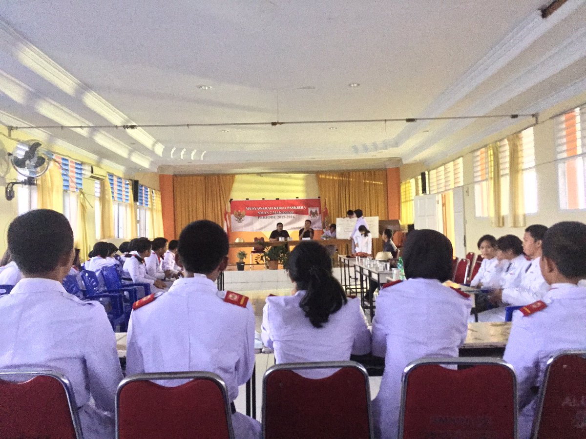 Suasana "Sidang Pleno" saat ini        

         Paskibra SMAN 2 Makassar
                 Periode 2016/2017