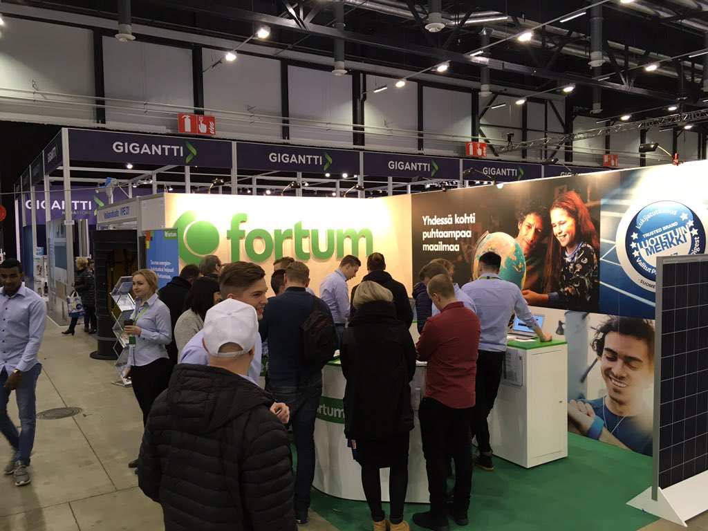 Sami_Naskali's tweet photo. Kuumana käy keskustelut kodin energia-asioista 😃#AstaRakentaja #fortum #RainmakerFI https://t.co/XIjSD3yoZ1