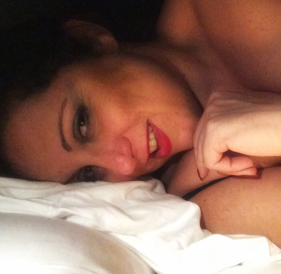 Mrs_Verenice's tweet photo. Despertarse irradiando felicidad...y tú eres el culpable. 😄😍🐶❤😘💋#MistressVerenice #Hapinness #Perfectslave #Femdom https://t.co/COE8uuHedJ