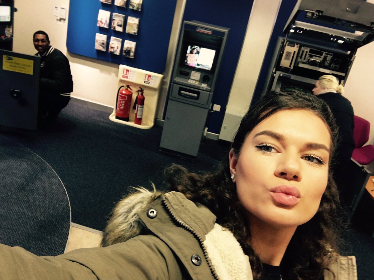 Noycica's tweet photo. @NBSLondon @Noycica @MBrocklehurst2 #weekendwarrior😂 #Saturday #letsgettheworkgoing https://t.co/WS86B4GVIC