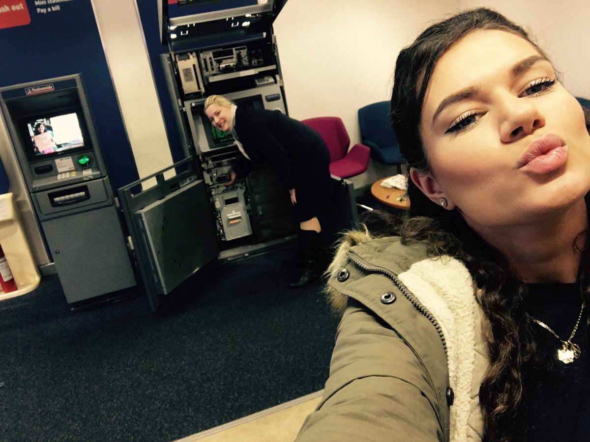 Noycica's tweet photo. @NBSLondon @Noycica @MBrocklehurst2 #weekendwarrior😂 #Saturday #letsgettheworkgoing https://t.co/WS86B4GVIC
