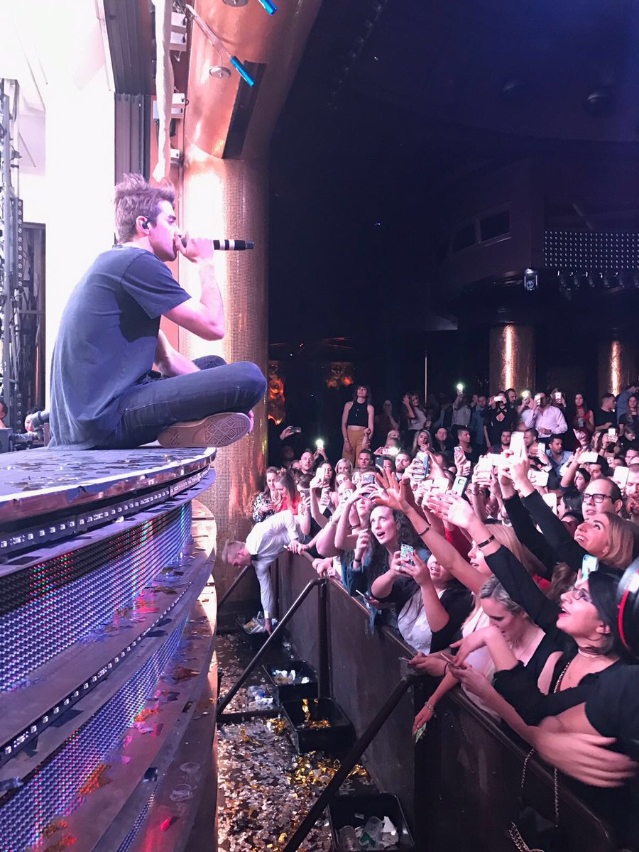 PhilCarter702's tweet photo. Party going all night @xslasvegas with @TheChainsmokers https://t.co/00QPXn8v59