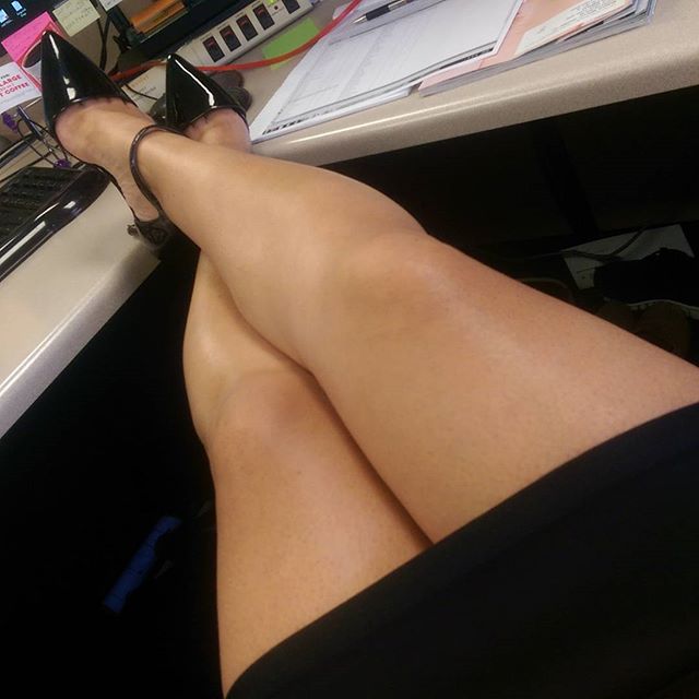 AnaisVictoria27's tweet photo. Two hours left at work then time for u paypigs to serve me. It won't be nice after the morning I've had #Findom #Chastity #paypig https://t.co/UwHuzdoYyq