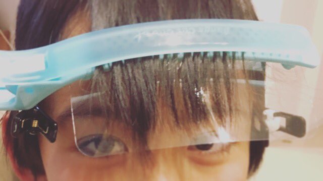 Gisuyama Junko セリアのフェイスガード付き前髪カット用クリップが便利過ぎて泣ける 切った前髪 が目に入らない 顔にハサミの刃があたらない コーム付きのクリップがガイド代わりになって切り過ぎたりナナメになったりしない すごい Gisuyama Junko セリアのフェイスガード付き前髪カット用クリップが便利過ぎて泣ける 切った前髪 が目に入らない 顔にハサミの刃があたらない コーム付きのクリップがガイド代わりになって切り過ぎたりナナメになったりしない すごい