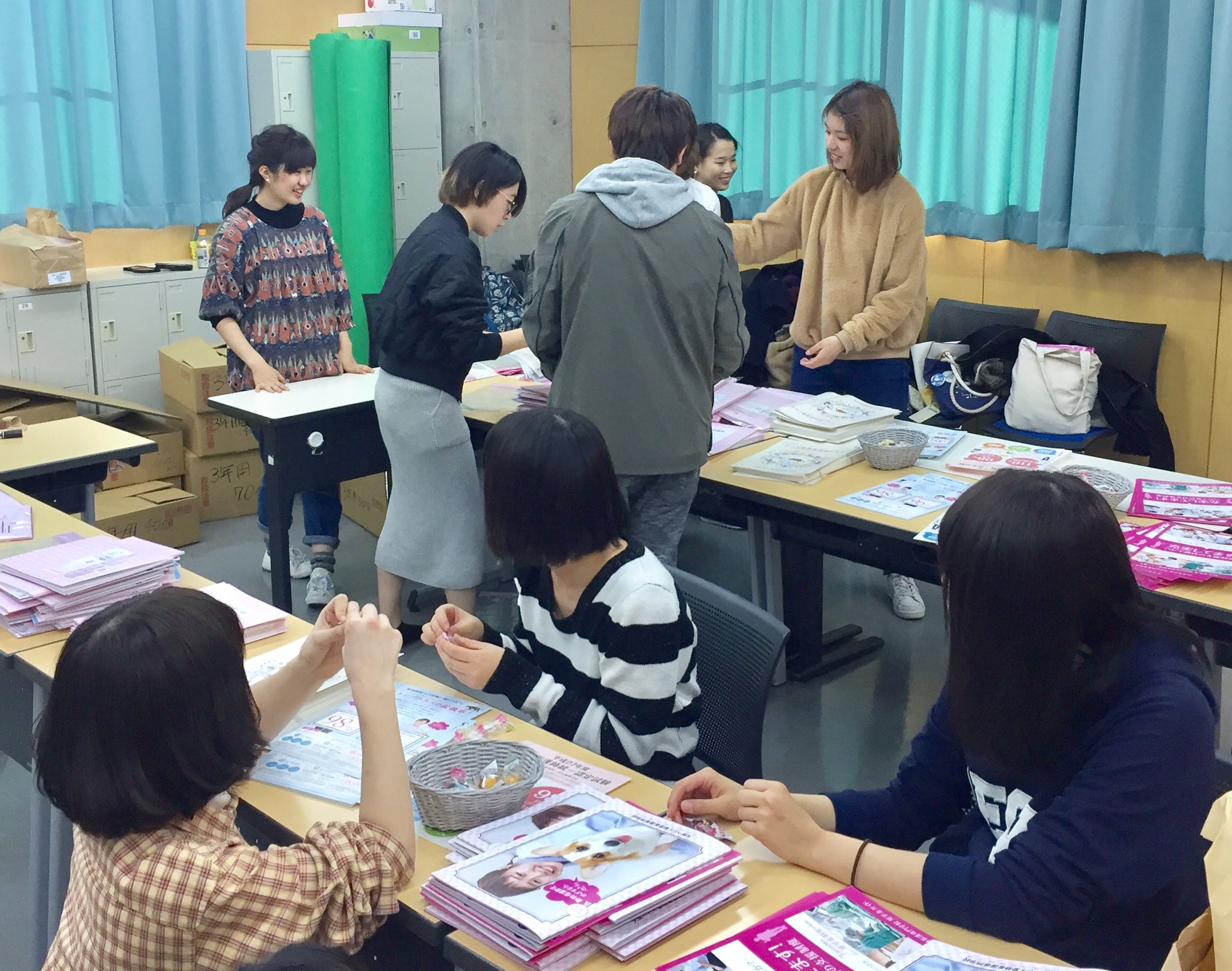 大阪ペピイ動物看護専門学校 ついに学校案内18が完成 学生さんたちが一生懸命 セッティングしてくれました さっそく全国の高校生と社会人 の皆さんにお届けします 学校案内 パンフレット ペピイ 資料請求 進路 18 高校生 動物看護師を 大阪ペピイ動物看護専門学校 ついに学校案内18が完成 学生さんたちが一生懸命 セッティングしてくれました さっそく全国の高校生と社会人 の皆さんにお届けします 学校案内 パンフレット ペピイ 資料請求 進路 18 高校生 動物看護師を