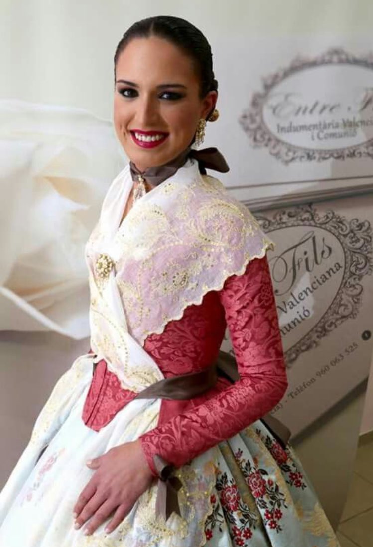 indumen_fallera's tweet photo. Aquí os dejamos algunos trajes regionales valencianos con inspiraciones a "l'antiga" (comúnmente llamados "de huertana") https://t.co/UecNSmjCGf