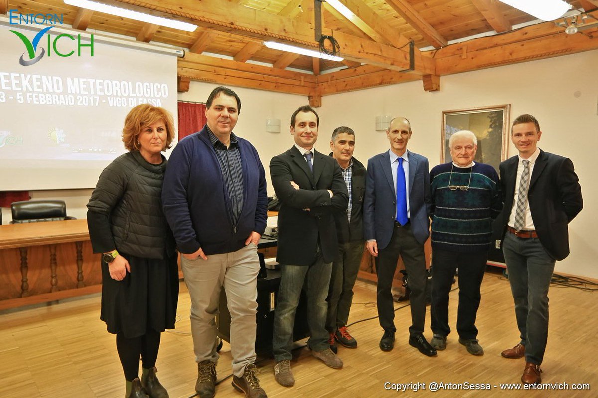 AntonSessa's tweet photo. Ecco il nostro gruppo di lavoro del Day I al #WeekendMeteo a #VigodiFassa #ValdiFassa @DolomitiMeteo @EntornVich https://t.co/S18Ji4VmY8