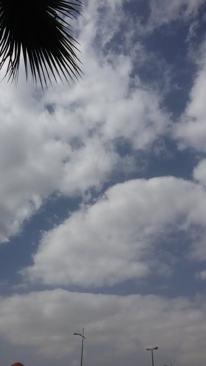 ggoo2916's tweet photo. غيوم. عروس المصائف https://t.co/xkAkkBaGrU