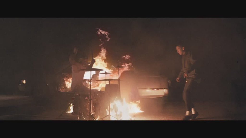 unsocial_worm's tweet photo. Гори, но не сжигай
Гори, чтобы светить
🔥🔥🔥🔥🔥🔥🔥
#heavydirtysoulmusicvideo
#heavydirtysoul
#heavydirtyclipe https://t.co/Yt0UkgrGtY