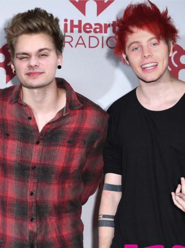 MikeyTalksLuke's tweet photo. hahhahahha @Michael5SOS @Luke5SOS 
#KCAFavGlobalMusicStar #5SOS 
#iHeartAwards #BestMovieSong #GirlsTalkBoys
-J https://t.co/HaN4UdKcQ6