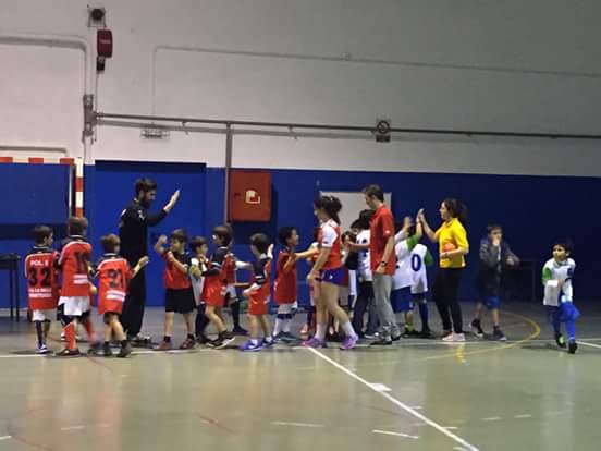 CHSalleMontcada's tweet photo. Prebenjamins aprenent a jugar amb esportivitat, així sí!
#prebenjamins #elsmespetits #fairplay #EscolaCHLSM https://t.co/J5s6PyI5B2
