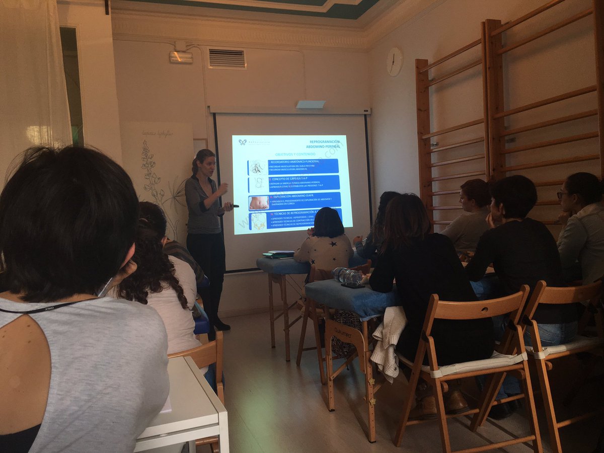 Seguimos con Stephanie Kauffmann explicando la #Reprogramación #Abdomino-#Perineal. #cursosRAPbarcelona