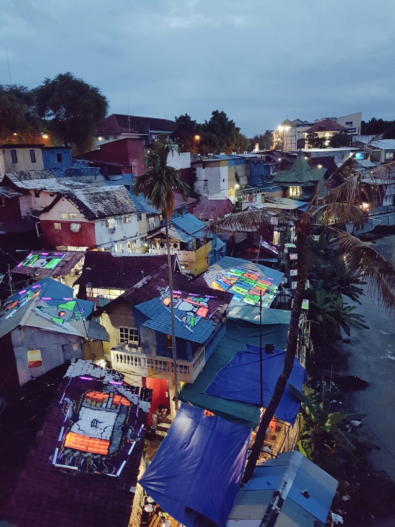 marcell_arts's tweet image. :o when the lights turned on ✨✨✨ #TunjukkanWarnaAsliMu #SuaraTanpaRokok #kalicode