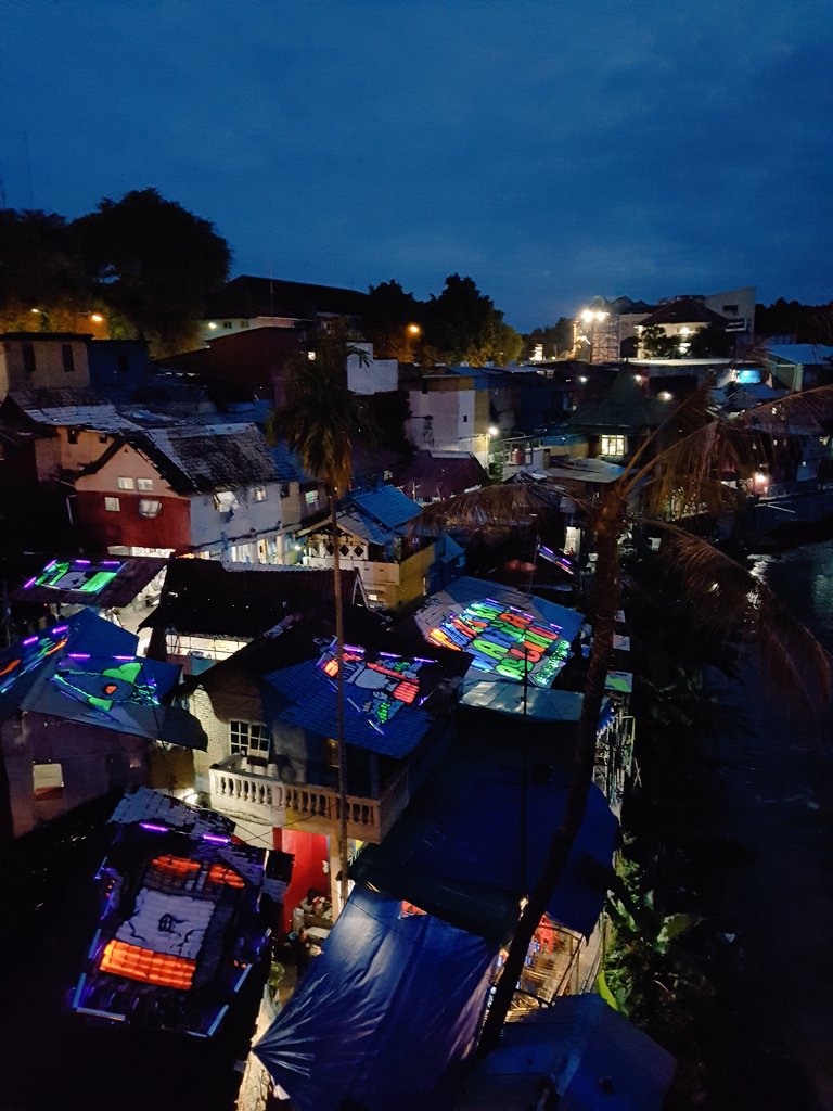 marcell_arts's tweet image. :o when the lights turned on ✨✨✨ #TunjukkanWarnaAsliMu #SuaraTanpaRokok #kalicode