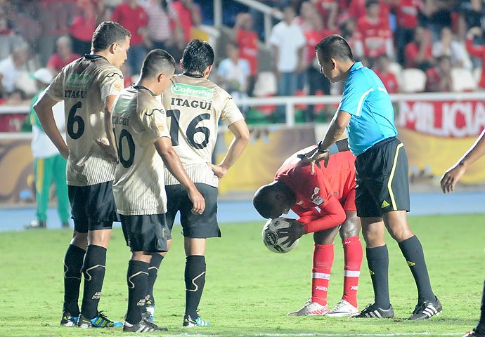DatosAmericanos's tweet photo. RT masivo si sabes cómo terminó esto.
Último partido @AmericadeCali vs @RionegroAguilas: 17 de septiembre de 2011.
Foto @TatanSGutierrez https://t.co/qVJI3NtJjz