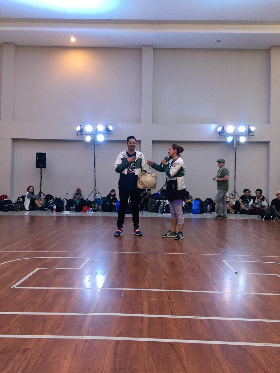lsdcstreet's tweet photo. Thank you so much for helping us make this event possible, @ArnelCalvario! Happy to see you wearing your new LSDC-Street jacket 😊💚 #HHDC2017 https://t.co/69X6oLcj8c