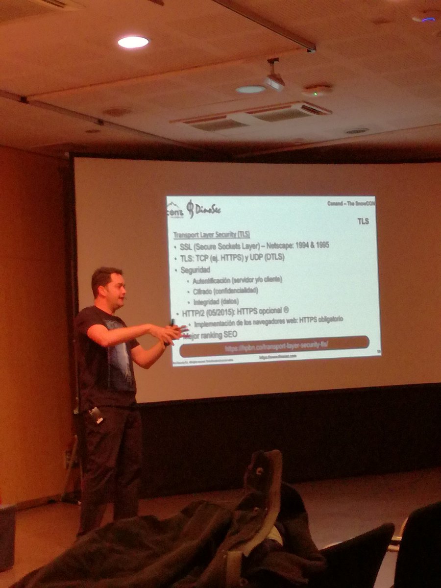C0NAND's tweet photo. @C0NAND @raulsiles explicando la seguridad del protocolo tls #snowcon #Andorra #C0NAND https://t.co/Xitxy5URJK