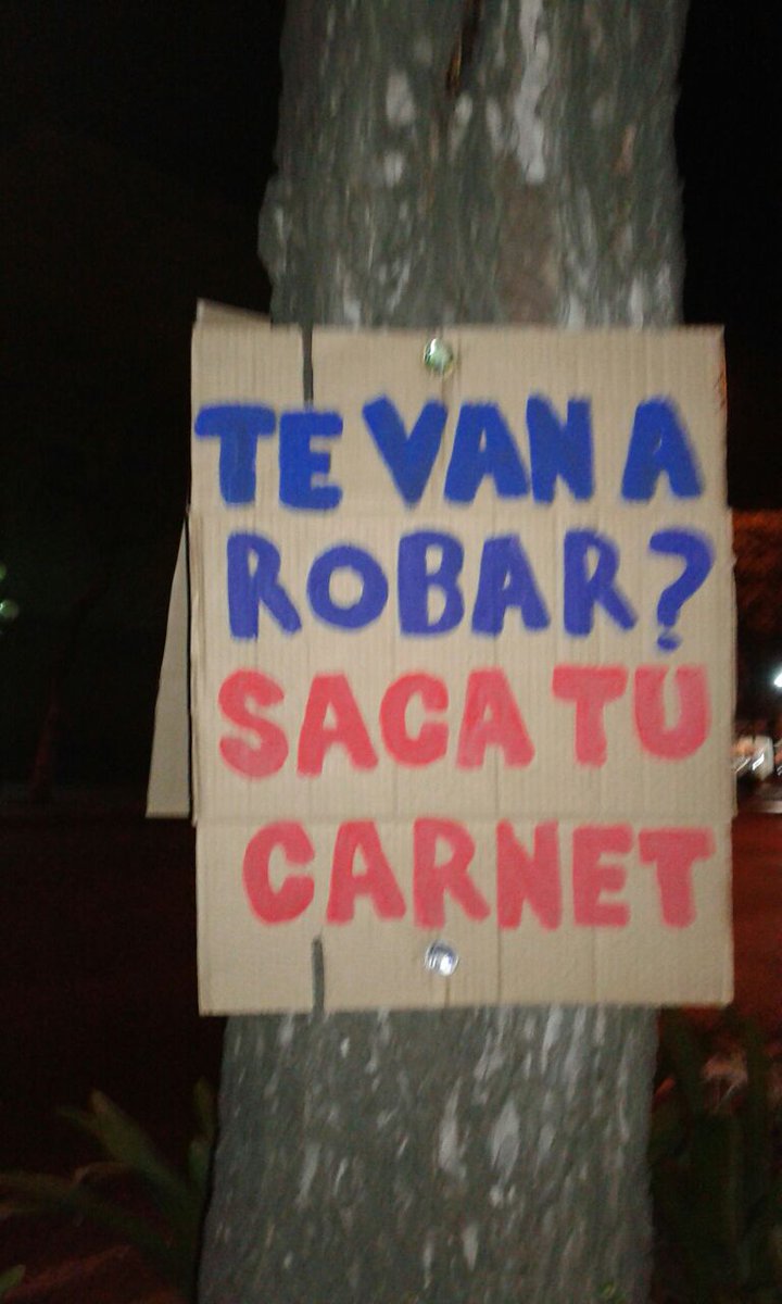 PyMActivos's tweet photo. #4F #Valencia no se vende, ni se rinde, ni se humilla.  Así amaneció #NoAlCarnet. No al control que impone la dictadura .@trafficVALENCIA https://t.co/xYcqJrgT8O