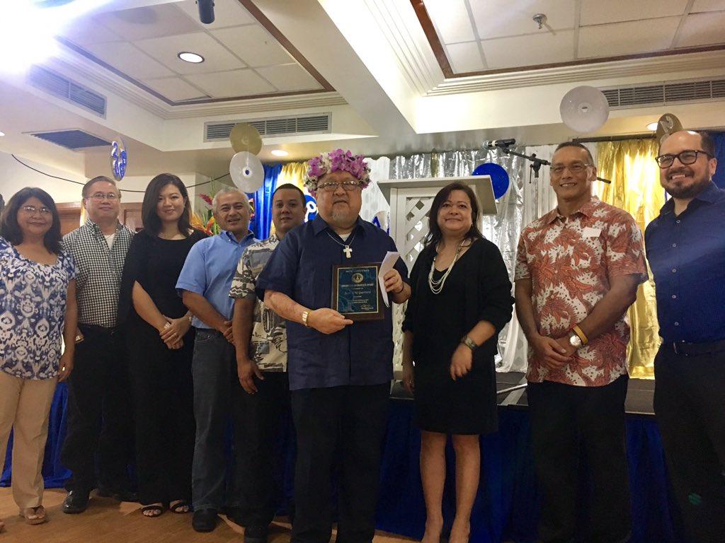 MCSAlumknights's tweet photo. Congratulations to the Knight of the year, JM Deleon Guerrero!🎉🎓 https://t.co/4V7xPdmwSD
