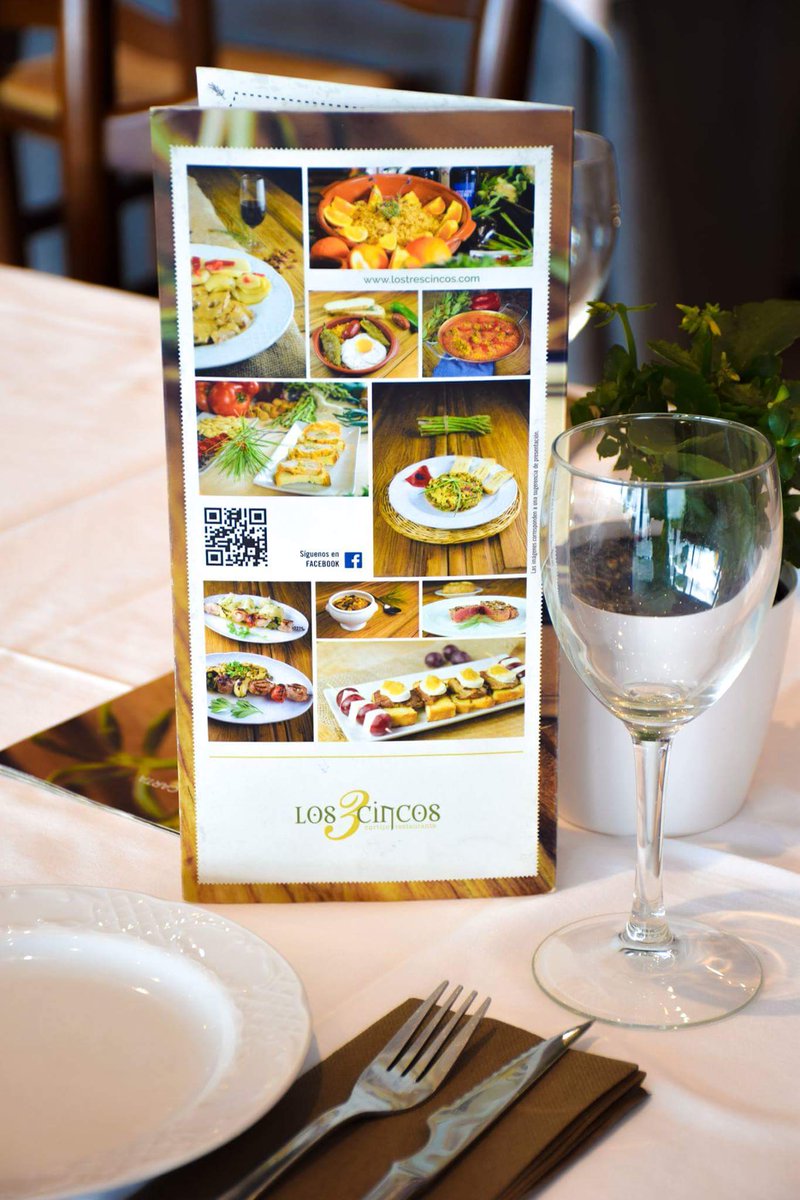 En nuestra carta se funden una cocina mediterránea con sabores típicos de Málaga. Platos sencillos, trabajados con mimo y productos frescos.