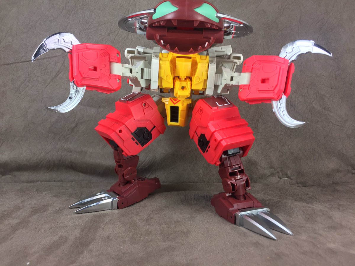 BobbySkullface's tweet photo. Skit free Saturday is back! With #fanshobby #megatooth https://t.co/r0735pyJaf #repugnus #monsterbots #transformers https://t.co/UwCbCodYp4