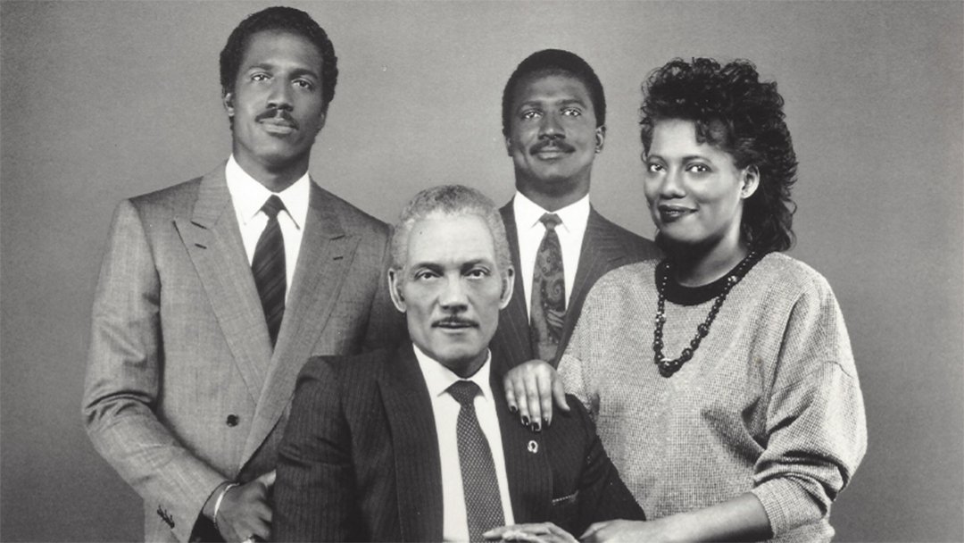 LustersPINK's tweet photo. "Chicago Barber’s 1957 Creation Becomes 3-Generation Success Story" #LusterProducts WATCH: https://t.co/zGT9gCVbW6 https://t.co/vC6VuReieL