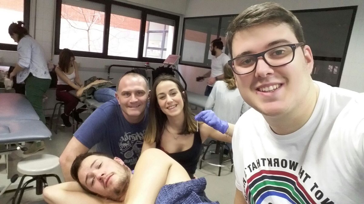 Borjariosa's tweet photo. Aprendiendo de un grande en fin de semana! @physiosalom @catedrafisio @laurck @diego_cerro @SergioRamos https://t.co/KmWQtYRydj