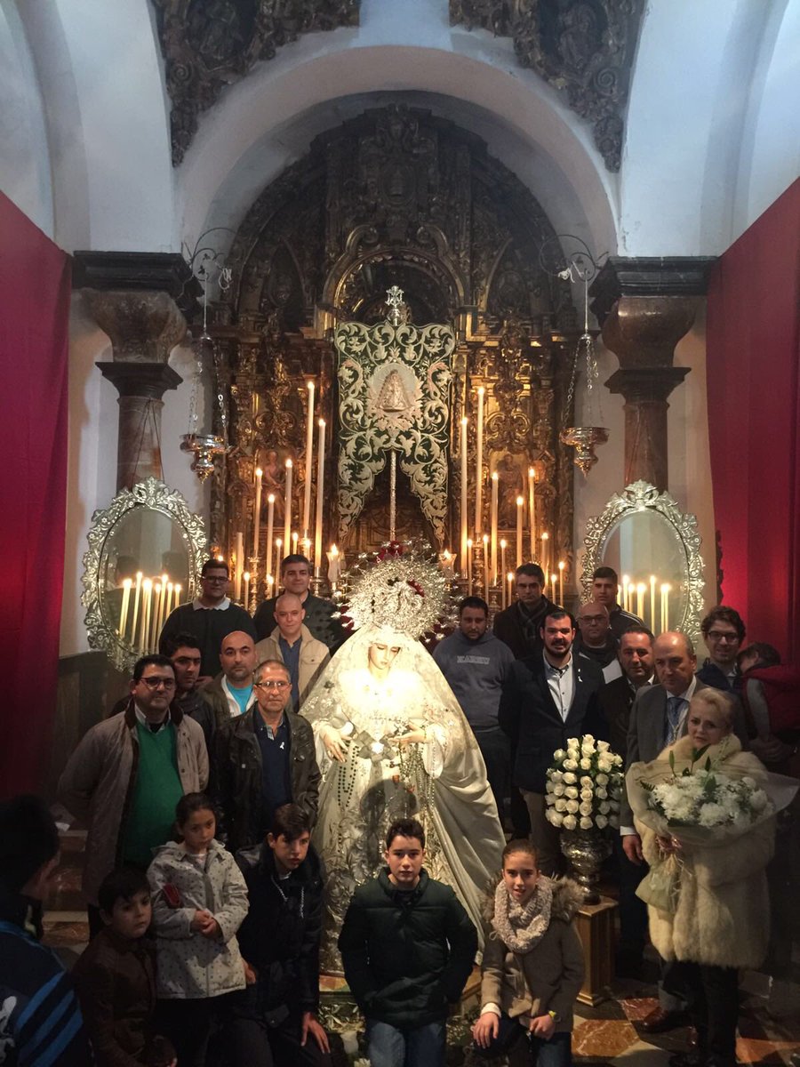 aceituneros_utr's tweet photo. Ofrenda floral de la cuadrilla de costaleros de Nuestro Padre Jesus Atado a la Columna a la Santísima Virgen. https://t.co/iIn1nDQ3lZ
