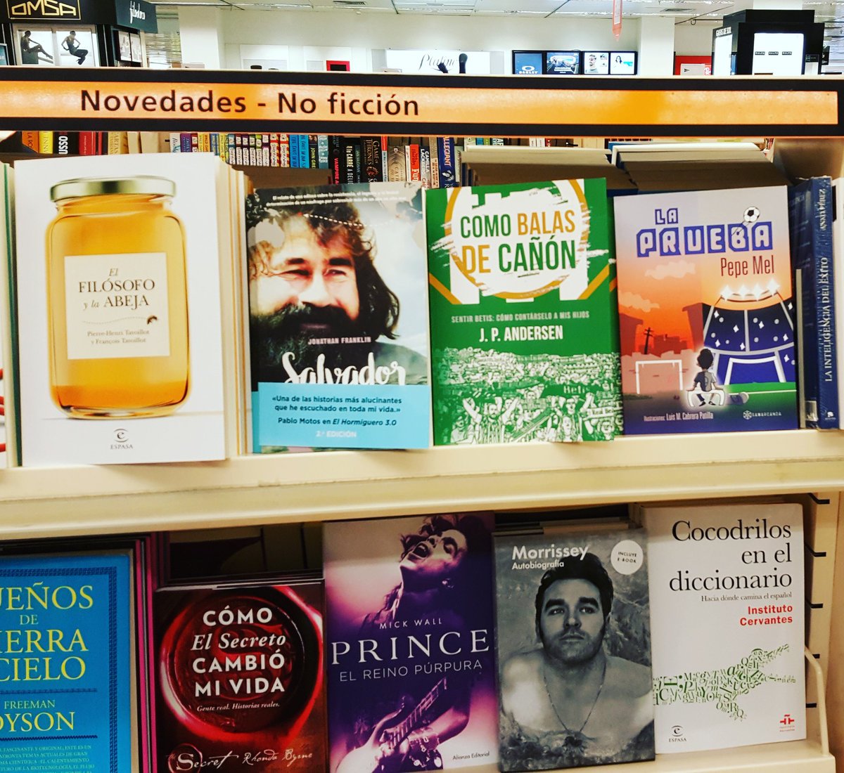 esc_jpandersen's tweet photo. #comobalasdecañón en El Corte Inglés #literatura #libros #fútbol #realbetisbalompie #regalabetis https://t.co/2f5MAxiVtL