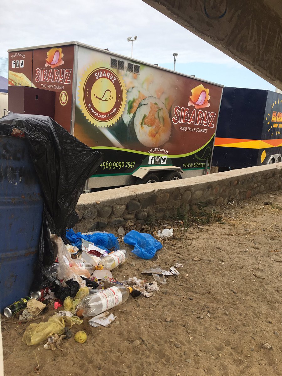C__Red's tweet image. Por qué la muní #Coquimbo no exige que los dueños de los carros se lleven la basura!es un verdadero basural cada día herradura. @MiRadiols