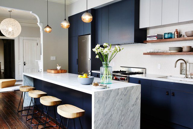 ArchDigest's tweet image. The right way to decorate with navy: archdg.co/0LQ10la