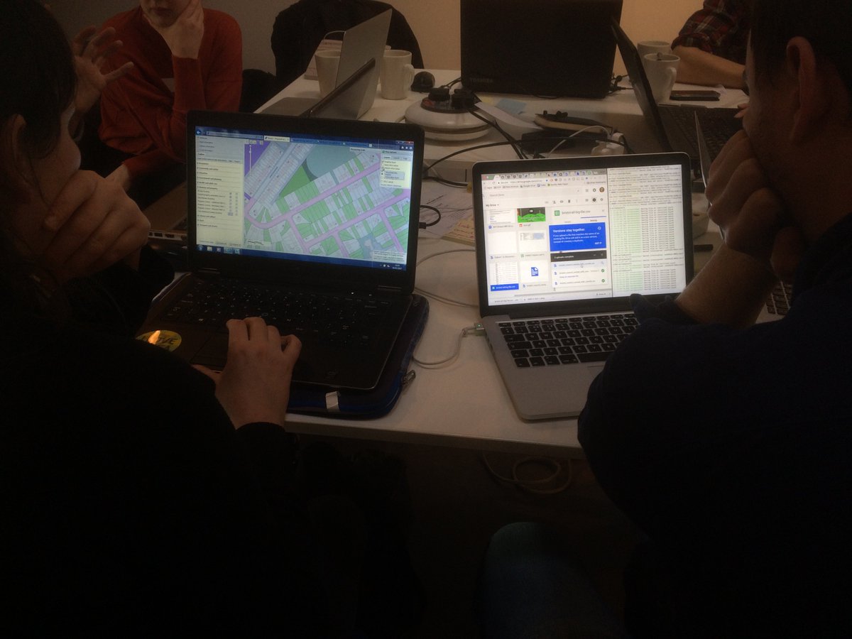 martharoseking's tweet image. A hive of activity We Can Make citizen led housing hack day @knowlewestmedia #data #techforgood @ODIBristol @data_unity