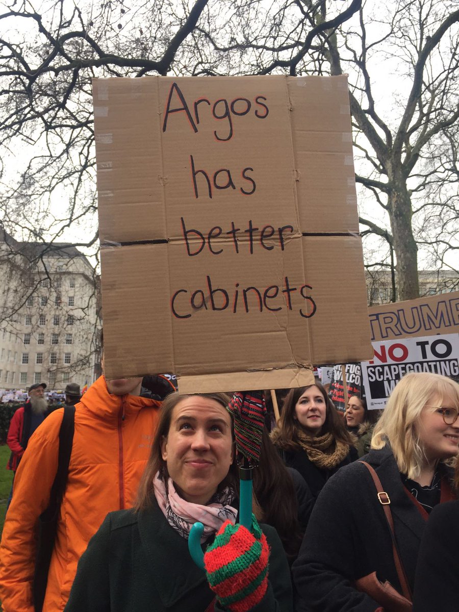 AjeebAurat's tweet photo. Protest outside #usembassy in #london. Marching to downing Street now. #notomuslimban #fucktrump #protest https://t.co/URPUt5BRMs
