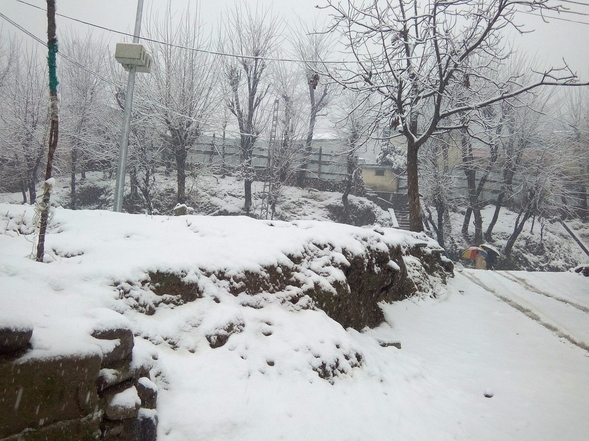 Abbas877's tweet photo. Latest snowfall. #TributeToPakistan https://t.co/7ouxIMZRJ4